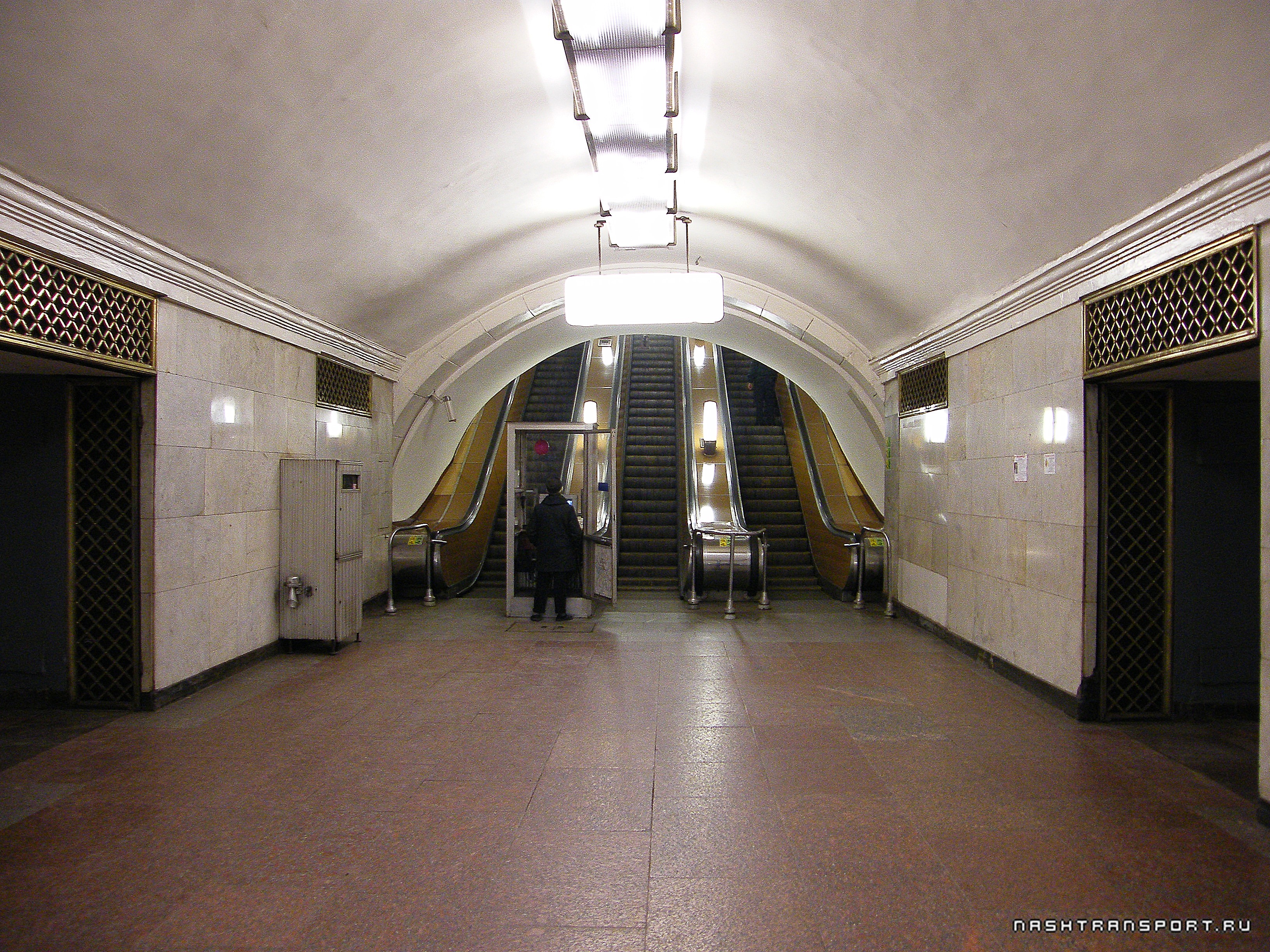 станция метро лубянка. банки на китай городе. станция метро лубянка 1935. банки метро лубянка. павильон метро на лубянке.
