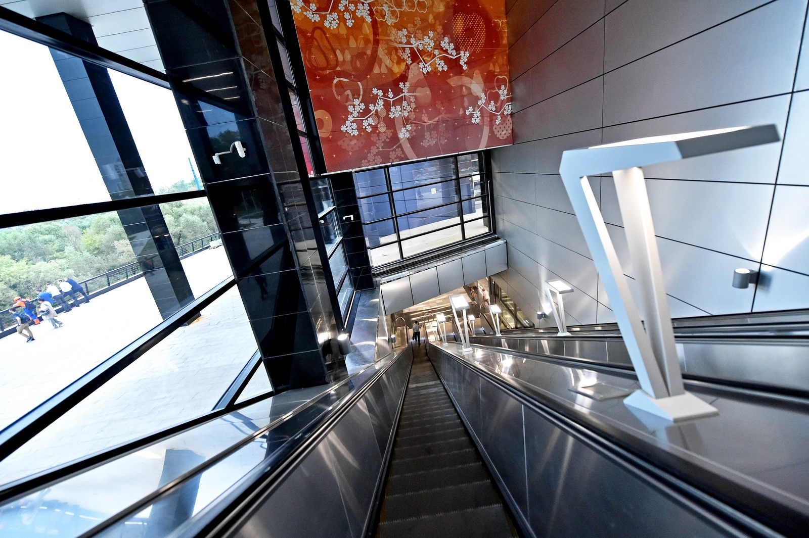 На «Мичуринском проспекте» на три недели закроют эскалатор