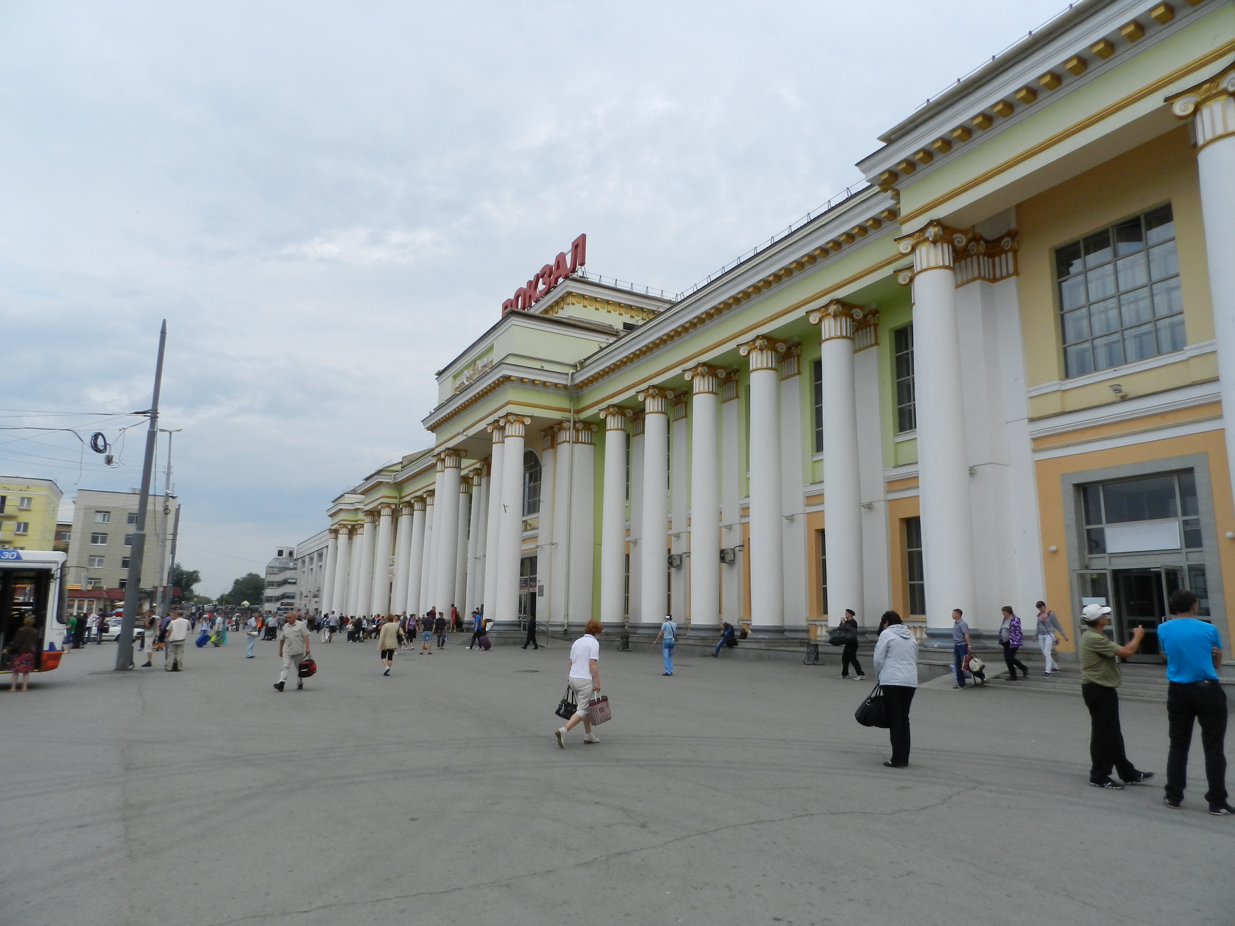 Вокзал екатеринбург пассажирский. Ж/д вокзал екатеринбург. Железнодорожный вокзал екатеринбург пассажирский. Пассажирский вокзал свжд екатеринбург. Вокзал екатеринбург пассажирский.