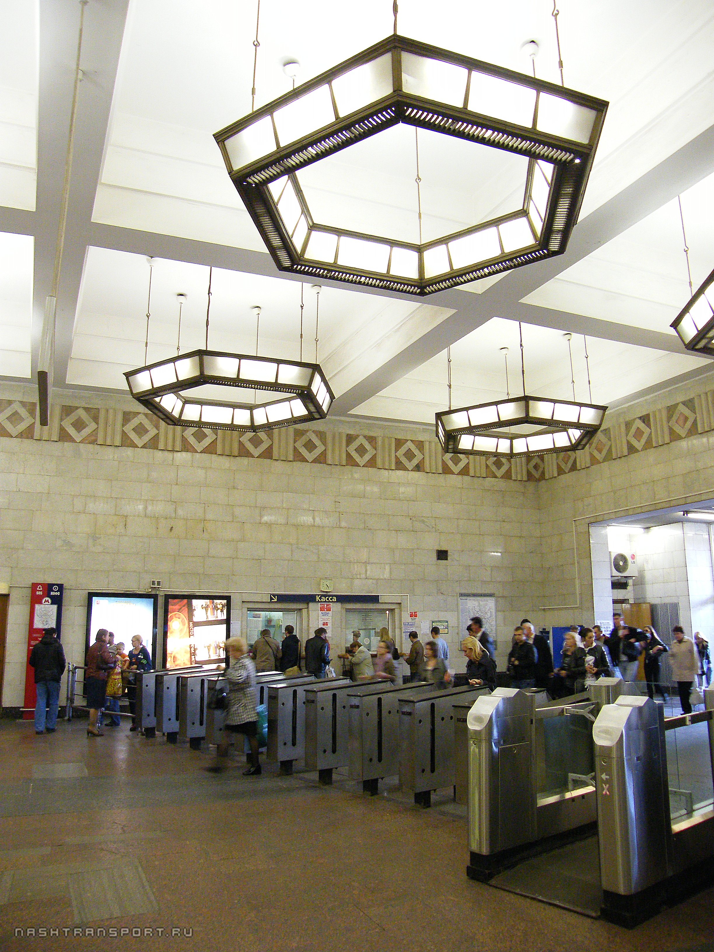 цветной бульвар сколько выходов. пересадка на чеховской схема. станция метро цветной бульвар. метро цветной бульвар выходы. станция цветной бульвар вестибюль.